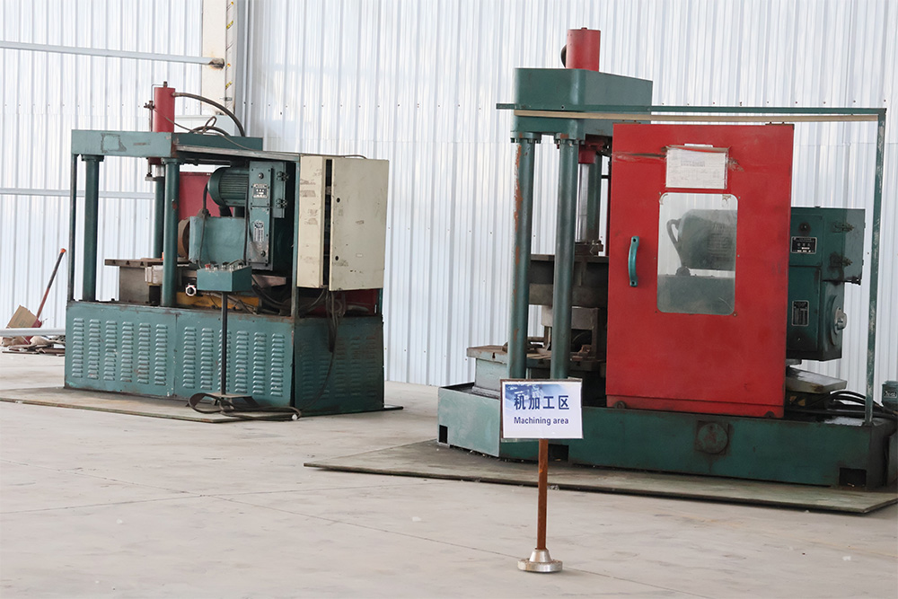 Automatic hydraulic chamfering machine