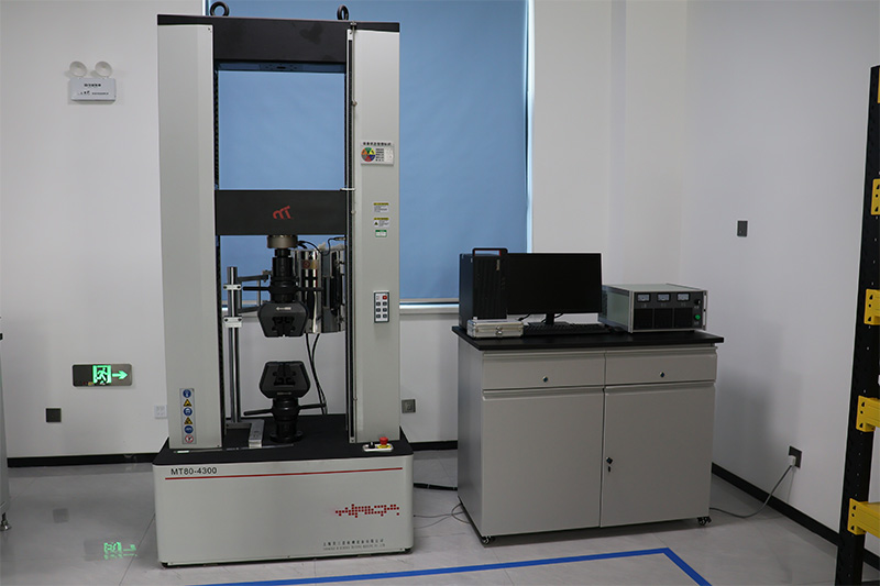 Microcomputer controlled electronic universal testing machine